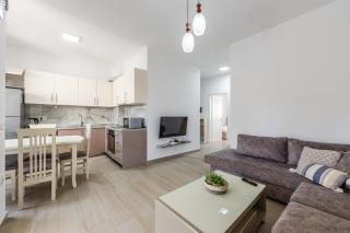 Sandy Beach Apartment 2BR with Patio by PikHost - 9