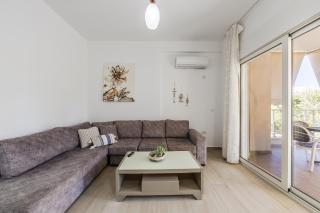 Sandy Beach Apartment 2BR with Patio by PikHost - 0