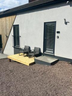Stylish Studio with Parking, Countryside Views & Fast Wifi - 3