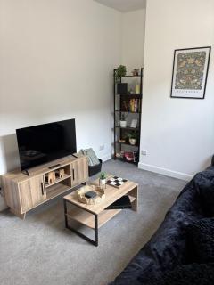 Spacious 4 Bedroom Home With Free Parking - 6