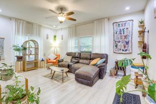 Boho Home w/ Deck & Yard in Republic, Pets Welcome - 0