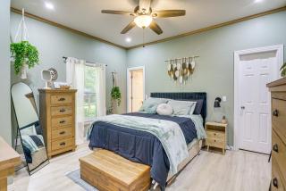 Boho Home w/ Deck & Yard in Republic, Pets Welcome - 1