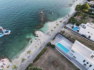 Luxury beachfront villa with pool - 5
