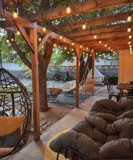Zion Base 3BR Home Backyard Oasis Pets Welcome - 9