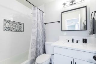 Modern Home Near Strip! Sleeps 8! - 2