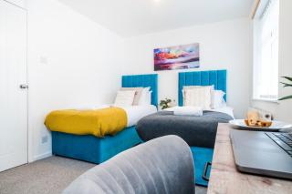 Modern 3BR Home , Family & Contractor Friendly , Parking & Wi-Fi - 8
