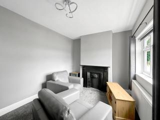 3-Bed, Secure Parking, Wi-Fi, Great Motorway Links - 8