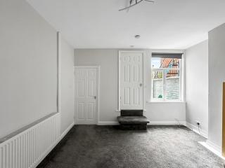3-Bed, Secure Parking, Wi-Fi, Great Motorway Links - 6