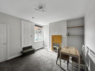 3-Bed, Secure Parking, Wi-Fi, Great Motorway Links - 5