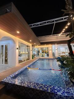 Green Jungle Villa - Phù Hợp Gia Đình Từ 10 - 20 Người Lớn & Trẻ Em - Sân BBQ Đậu Được Xe ô tô 16 chỗ- Hồ bơi riêng- 5 Phút Đi Bộ Đến Biển - 5 Phút Đến Chợ Hải Sản Phú Thuỷ- Hồ Cá Koi - 4