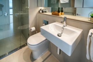 Overlooking the River and Bay View with Pool and Gym LV2109N - 4