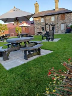 Ty'n Llan- tafarn gymunedol- community pub - 9