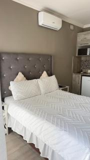 The Cozy Room in Cimbebasia - 9