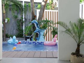 Green Jungle Villa - Phù Hợp Gia Đình Từ 10 - 20 Người Lớn & Trẻ Em - Sân BBQ Đậu Được Xe ô tô 16 chỗ- Hồ bơi riêng- 5 Phút Đi Bộ Đến Biển - 5 Phút Đến Chợ Hải Sản Phú Thuỷ- Hồ Cá Koi - 4