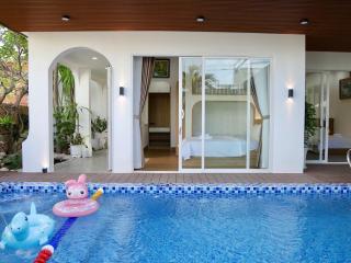 Green Jungle Villa - Phù Hợp Gia Đình Từ 10 - 20 Người Lớn & Trẻ Em - Sân BBQ Đậu Được Xe ô tô 16 chỗ- Hồ bơi riêng- 5 Phút Đi Bộ Đến Biển - 5 Phút Đến Chợ Hải Sản Phú Thuỷ- Hồ Cá Koi - 0