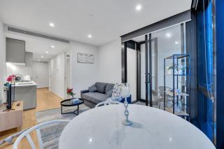 Sky-high luxury apartment with City and river view - 1
