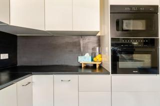 Spacious Unley Home Fast WiFi Free Parking - 5