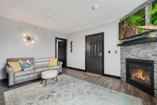 The Serenity Suite with Hot Tub- Main Street Lodge in Berlin - 4