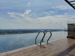 Infinity Pool Seaview Malacca 2-6 pax 5minJonker - 2