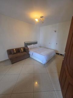Lucy Sabrin Guest House - 1