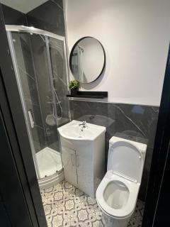 The Townhouse on Thornton - 6 Bed - 6 Bathroom House - 3