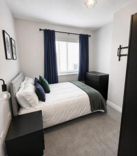 The Townhouse on Thornton - 6 Bed - 6 Bathroom House - 2
