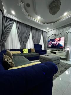 Luxury 3 bedroom Duplex Opic Estate - Airport PickUp, Fast Wi-Fi, Washing Machine - 6