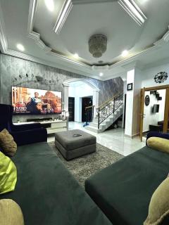 Luxury 3 bedroom Duplex Opic Estate - Airport PickUp, Fast Wi-Fi, Washing Machine - 1