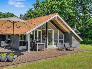 Holiday Home Troen - 400m from the sea by Interhome - 3