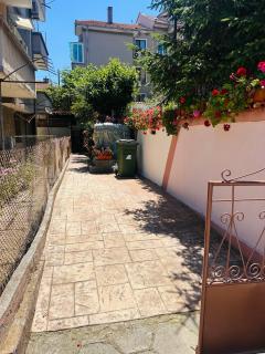 Azure Sea Apartment - 7