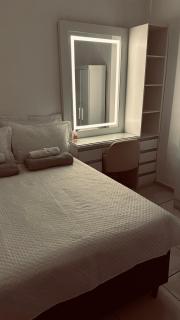 Quarto aconchegante com penteadeira LED - n 326A - 0