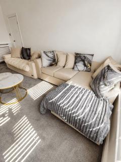 Luxury 2BR Free Breakfast & Snacks Bathtub - 2