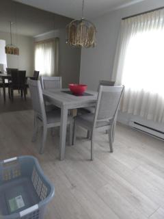 Family Friendly 2 Bedroom Townhouse with Full Kitchen in Downtown Vancouver - 6