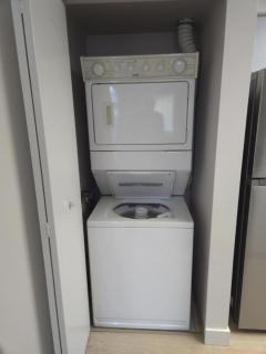 Family Friendly 2 Bedroom Townhouse with Full Kitchen in Downtown Vancouver - 1