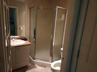 Family Friendly 2 Bedroom Townhouse with Full Kitchen in Downtown Vancouver - 2