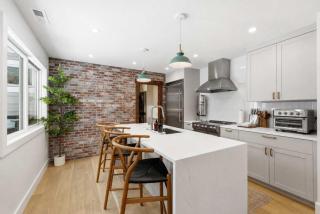 New Listing The Birdhouse Walk to Main Street, Private Hot Tub & Grill, Pets - 8