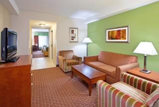 Holiday Inn Express & Suites Niagara Falls by IHG - 9
