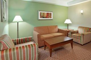 Holiday Inn Express & Suites Niagara Falls by IHG - 8