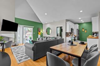 2BR w/ Private Garage Near Barnes Jewish | In-Unit Washer/Dryer | CWE St. Louis - 4