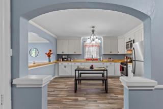 Sweet Cherry Escape | Charming 1930s 2BR Near Katy Trail & Daniel Boone Home - 5
