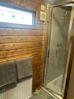 Gortin Glen Forest Cabin Sleeps 7 with Parking - 5