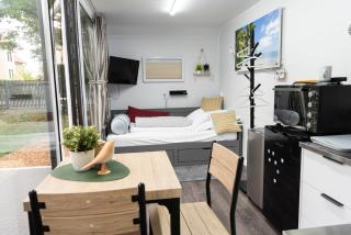 Tiny House AnneMone bei CaroGrün in Erfurt-gemütlich-sonnig-Küche-Bad-Garten-Parken-Pool-Sauna-Klimaanlage-WLAN - 7