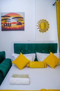 FURNISHED MIDTOWN STUDIOs - 5