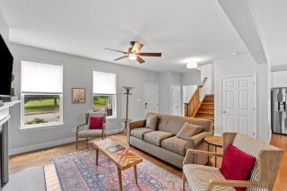 Spacious 4BR w/ Garage Near SLU & Hospital | Park-Adjacent | STL - 5