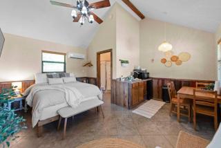 The Tasman at Nicole Creek Cabins - 9