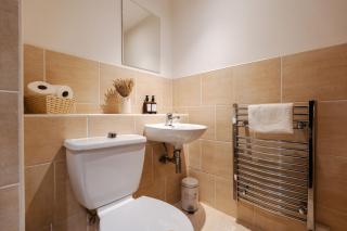 Spacious City Stay 2BR 2BA Parking Included - 4