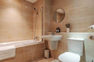 Spacious City Stay 2BR 2BA Parking Included - 2