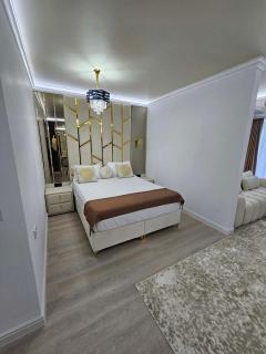 White Titanic Luxury - 0