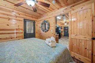 King Bed Pine Cabin Near Broken Bow Lake Beavers Bend State Park - 5