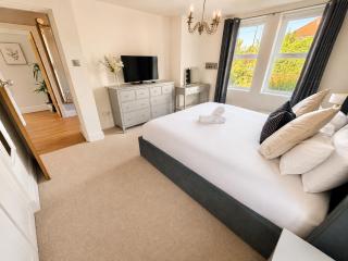 Coastal Stay with Garden and Parking - Two Bedroom - Close to Beach - 0